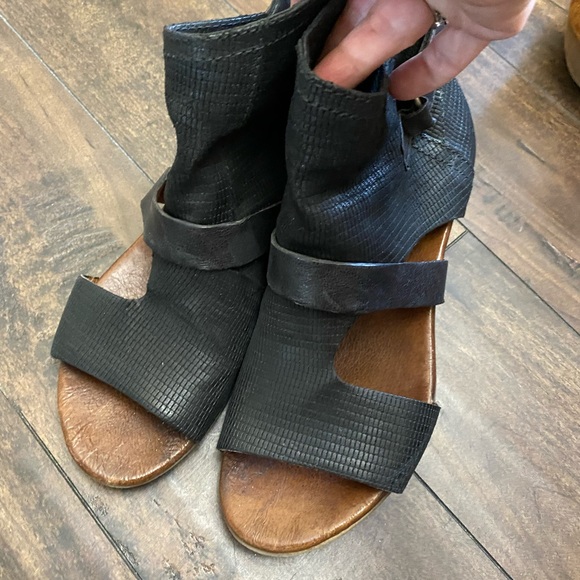 Leather sandal, heels - Picture 2 of 6